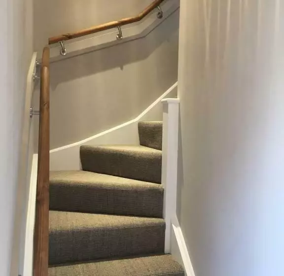 Cliff Farmhouse B&b Suites