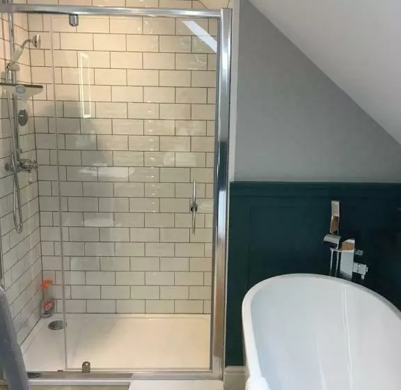 Cliff Farmhouse B&b Suites