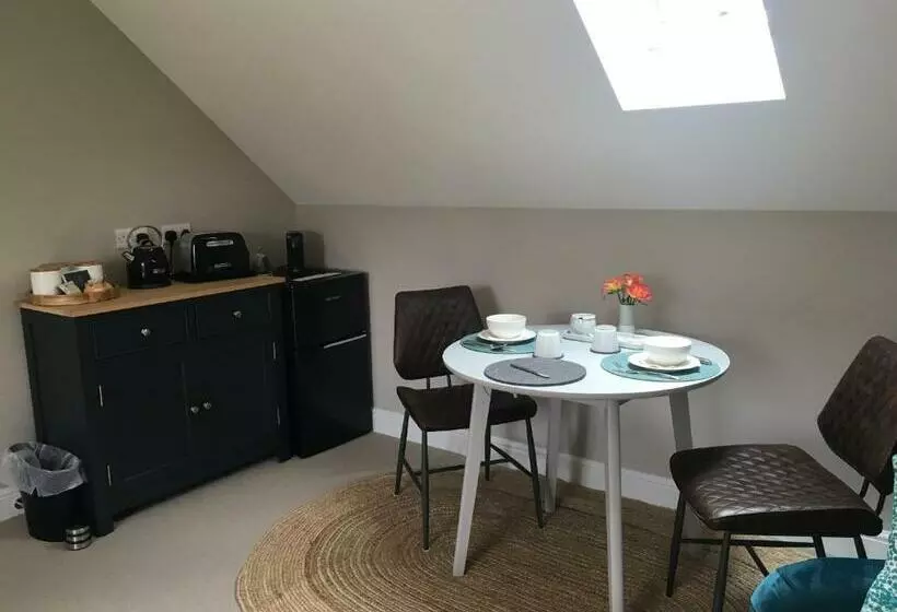 Cliff Farmhouse B&b Suites