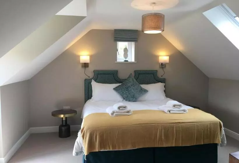 Cliff Farmhouse B&b Suites