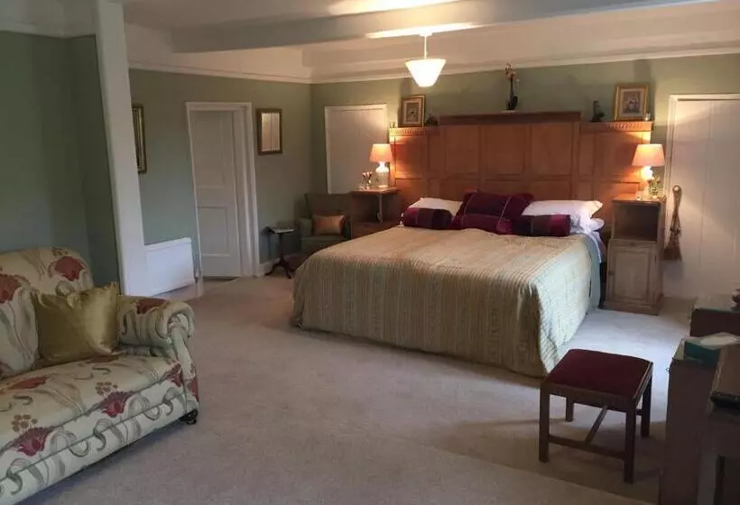 Cliff Farmhouse B&b Suites