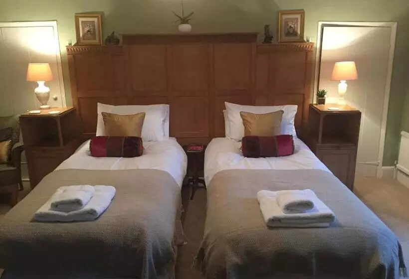 Cliff Farmhouse B&b Suites