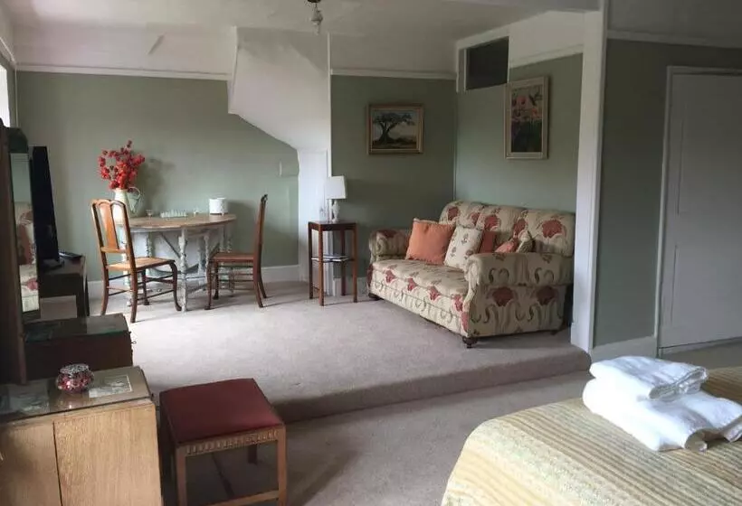 Cliff Farmhouse B&b Suites