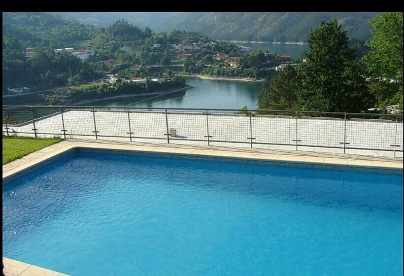 پانسیون Alojamento Local Lindo Verde