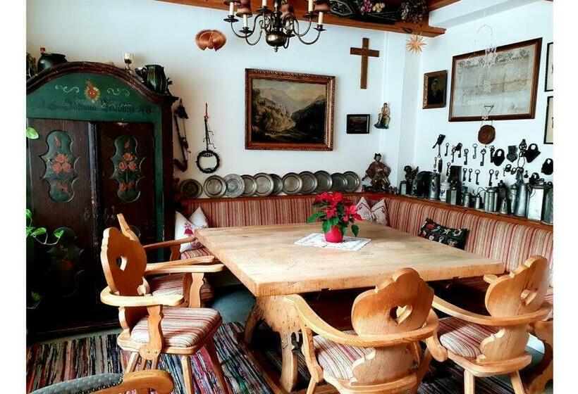 تختخواب و صبحانه Pension Charlotte