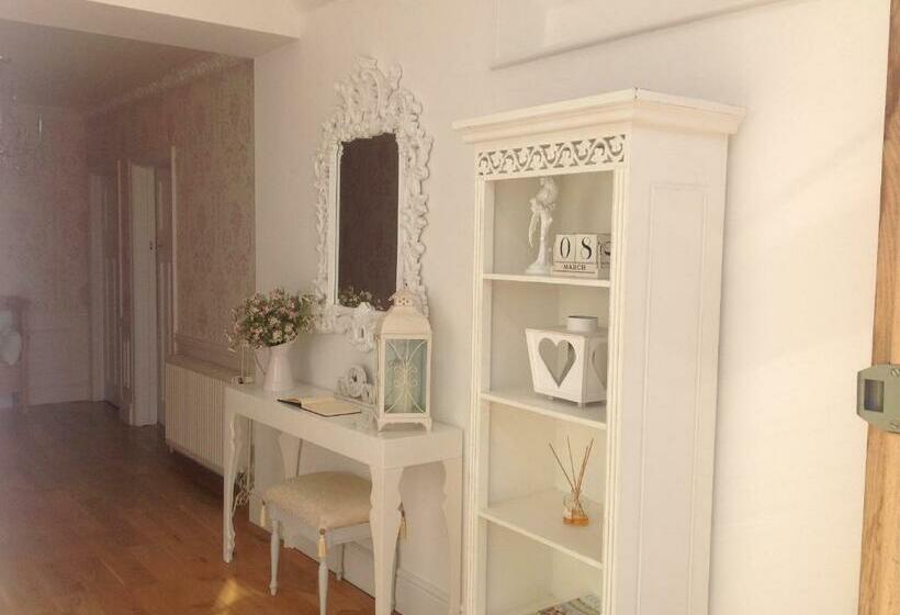 Fring House Bed And Breakfast