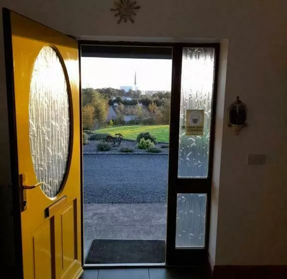 تختخواب و صبحانه Golden Rose House