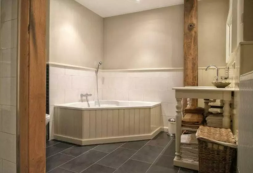 Aamiaismajoitus (B&B) Oes Tilber