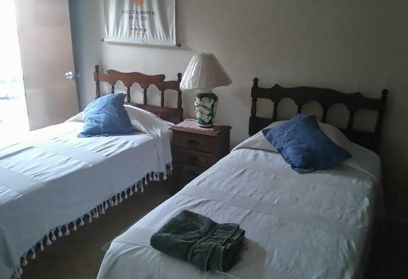 پانسیون Casa Num 11   Arquitectos