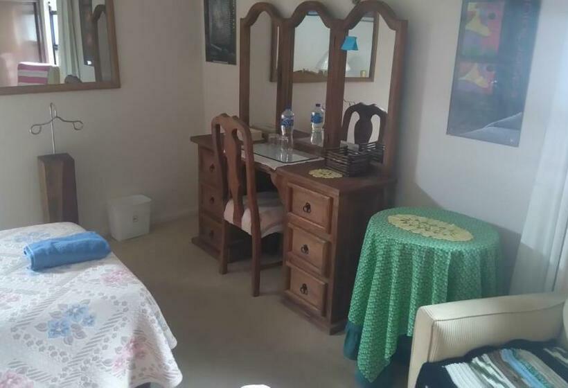 پانسیون Casa Num 11   Arquitectos