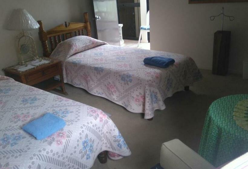 پانسیون Casa Num 11   Arquitectos