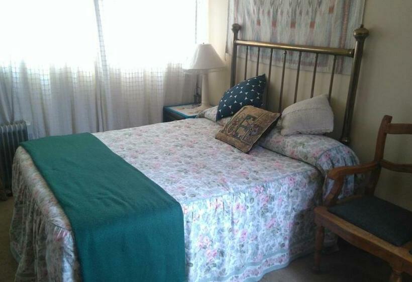 پانسیون Casa Num 11   Arquitectos