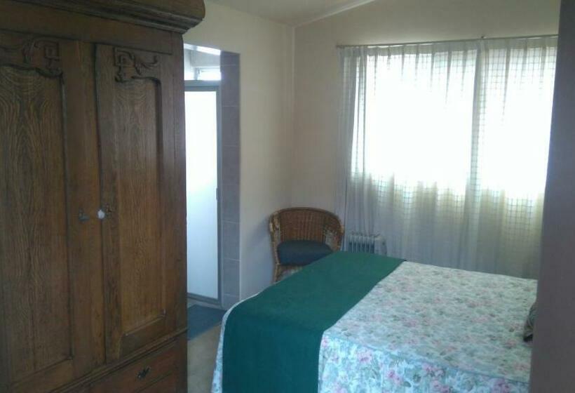 پانسیون Casa Num 11   Arquitectos