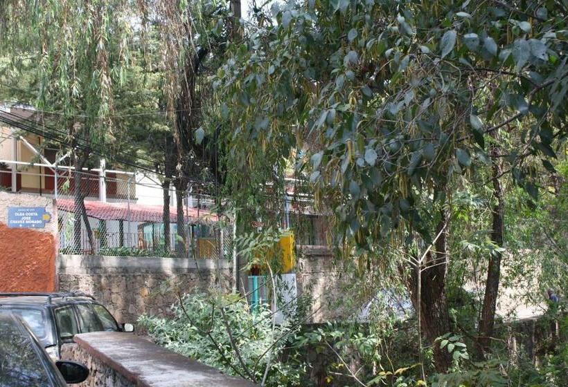 پانسیون Casa Num 11   Arquitectos