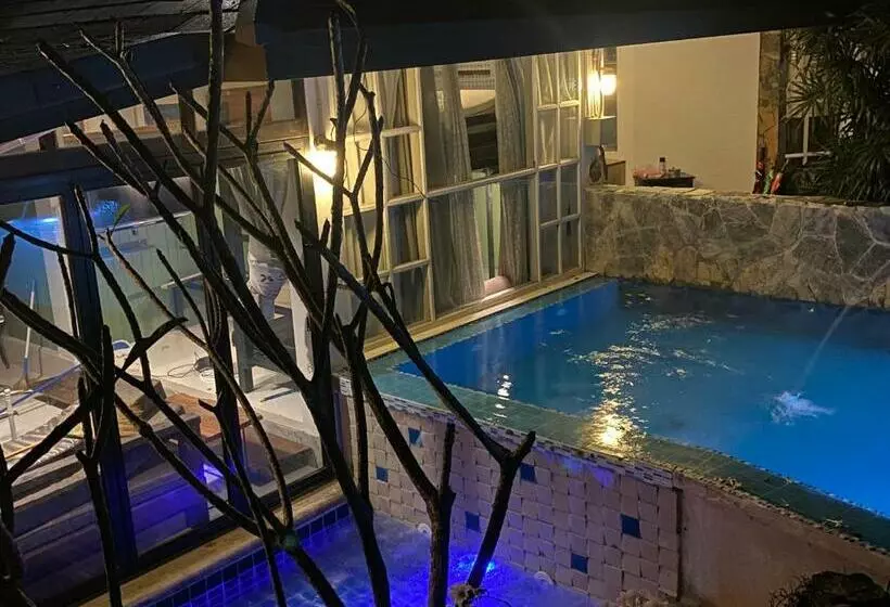 Majatalo Jung Ja Hut