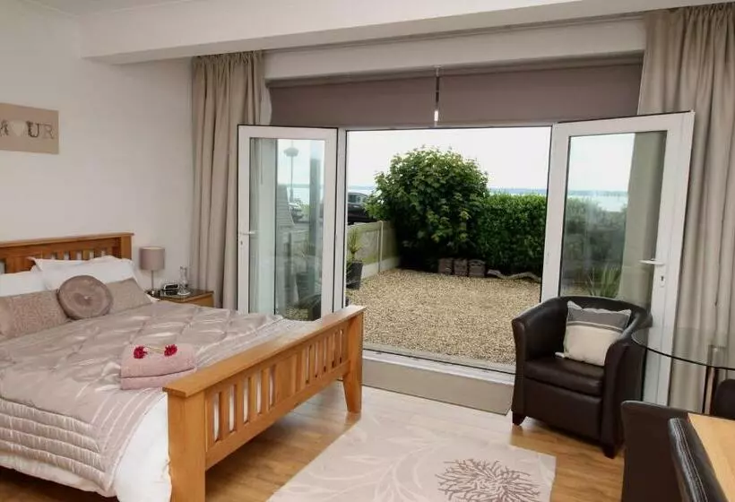 Majatalo The Waters Edge