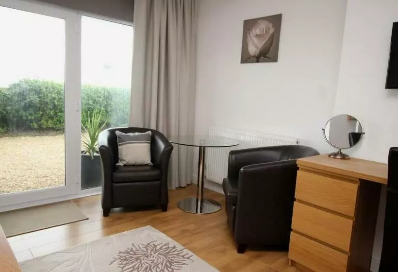 Majatalo The Waters Edge