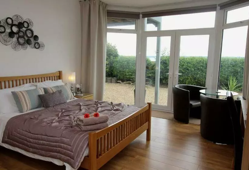 Majatalo The Waters Edge