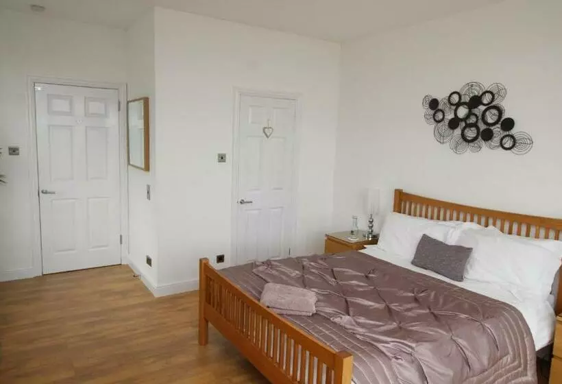 Majatalo The Waters Edge