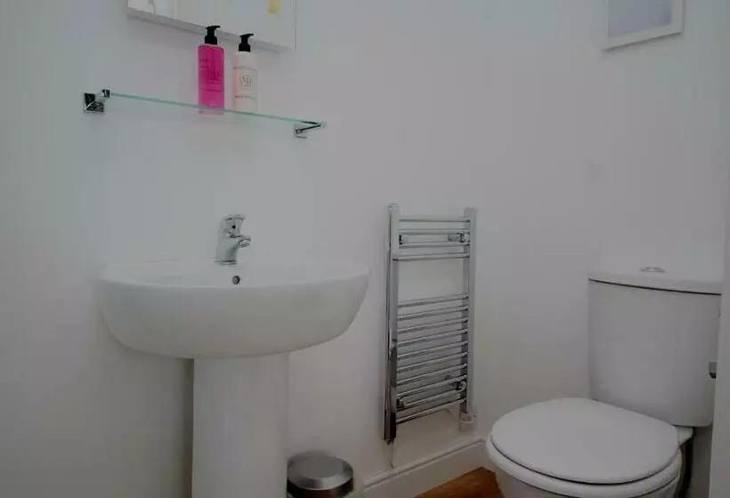 Majatalo The Waters Edge