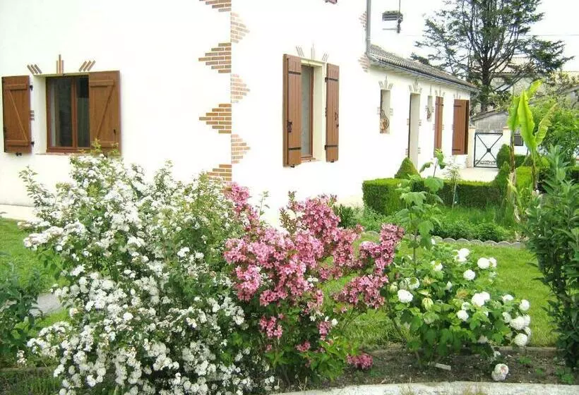 Aamiaismajoitus (B&B) La Halte De Segondignac