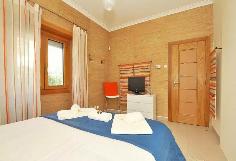 پانسیون Cosy Bedrooms Guest House