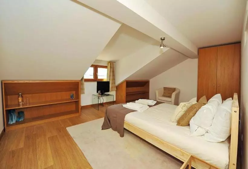 پانسیون Cosy Bedrooms Guest House