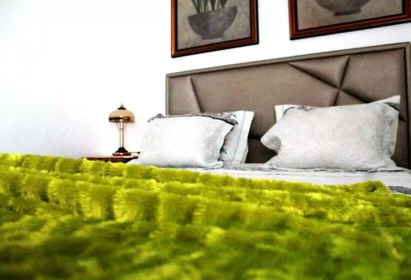 ペンション Guesthouse Pombinha