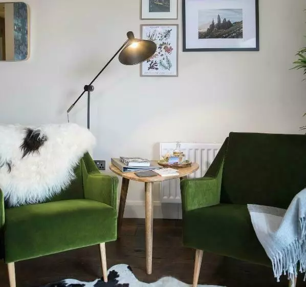 Abhaig Boutique B&b   Small & Luxurious In A Great Location!