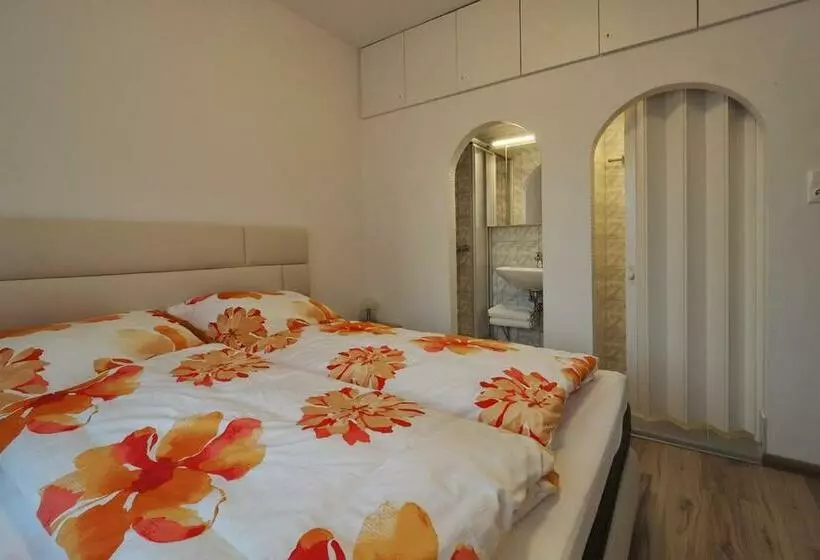 Retkeilymaja Hofmanns B&b