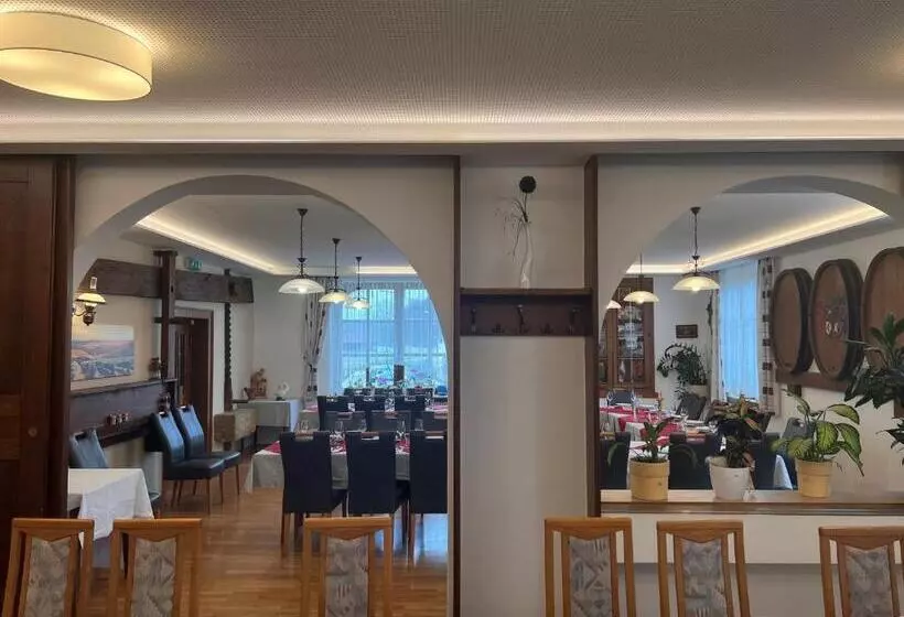 Retkeilymaja Gasthof Wagner Restaurant Pension