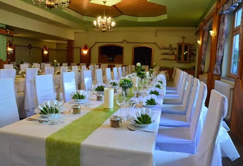 Retkeilymaja Gasthof Wagner Restaurant Pension