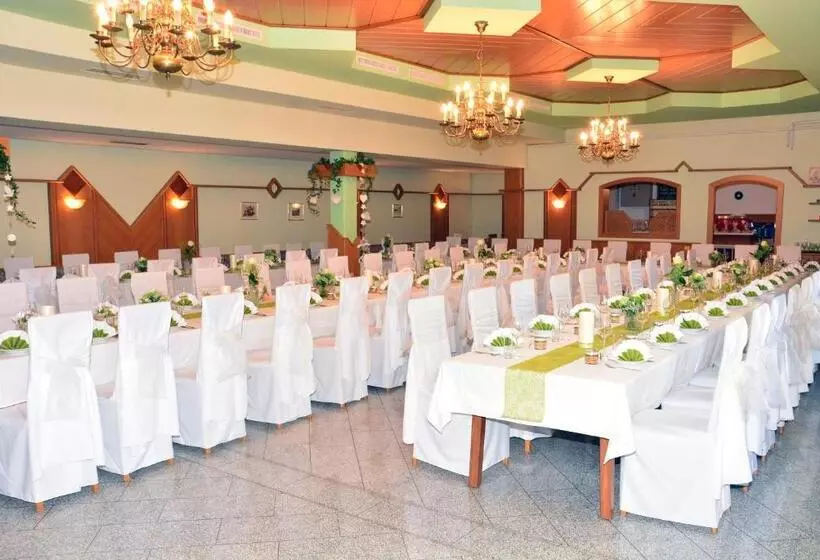 Retkeilymaja Gasthof Wagner Restaurant Pension