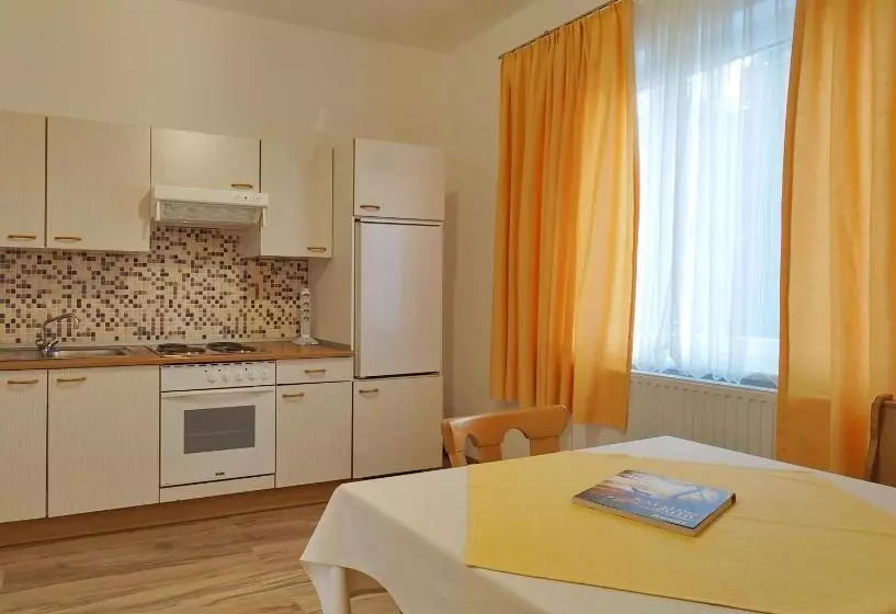 Retkeilymaja Hofmanns B&b