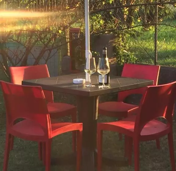 B&b Happiness In The Country