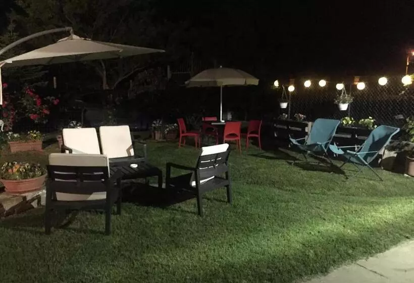 B&b Happiness In The Country