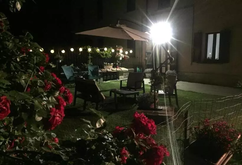 B&b Happiness In The Country