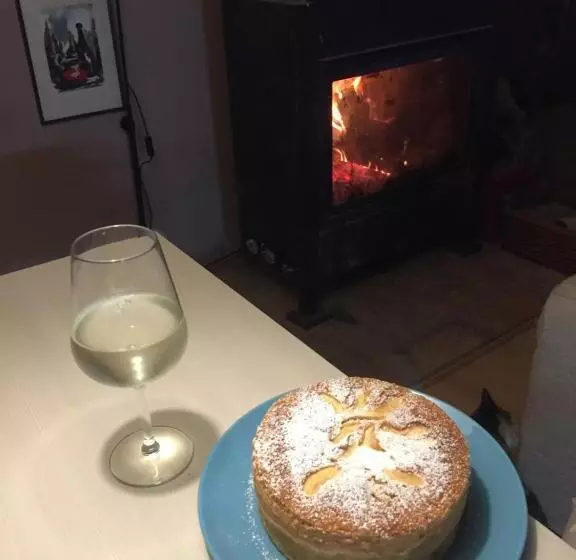 B&b Happiness In The Country