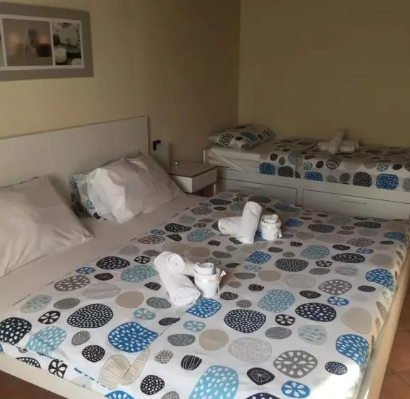 B&b Happiness In The Country