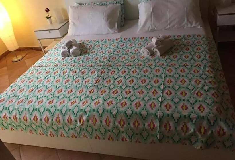 B&b Happiness In The Country