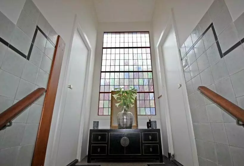 تختخواب و صبحانه New Monumental Garden View Studio