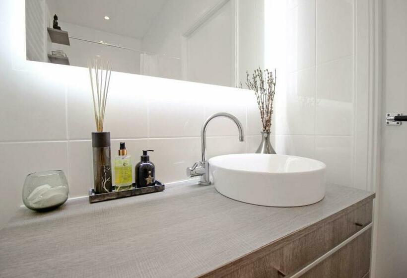 ベッドアンドブレックファースト New Monumental Garden View Studio