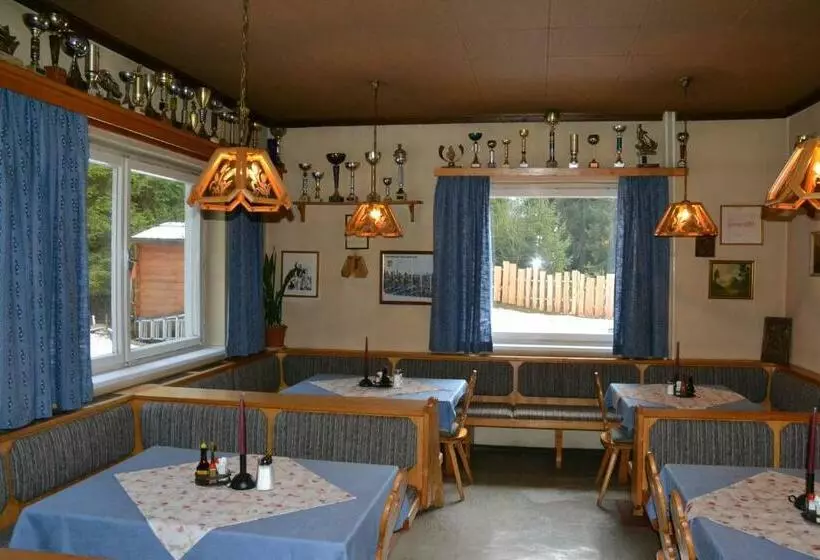 Aamiaismajoitus (B&B) Pension Adlerhorst
