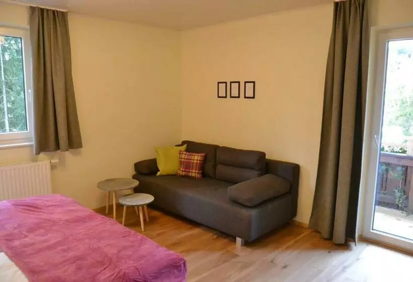 Aamiaismajoitus (B&B) Pension Adlerhorst