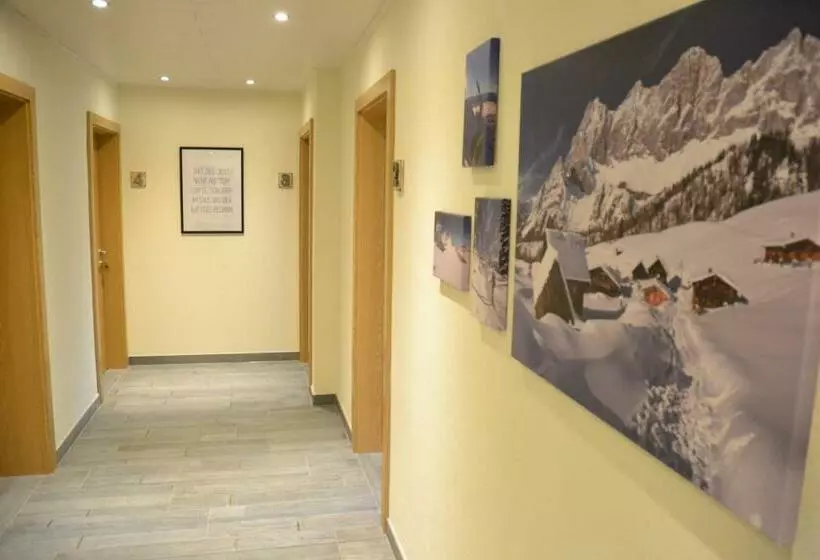 Aamiaismajoitus (B&B) Pension Adlerhorst