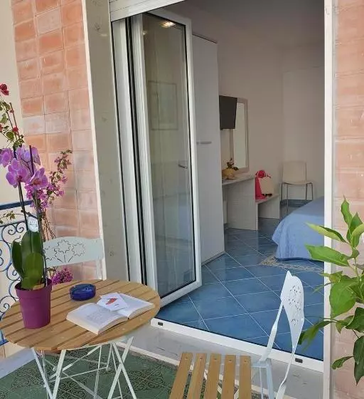 تختخواب و صبحانه Acquamarine Maiori Amalfi Coast
