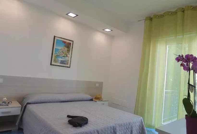 تختخواب و صبحانه Acquamarine Maiori Amalfi Coast