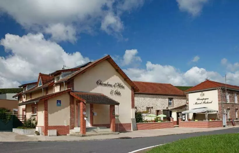 ベッドアンドブレックファースト Chambre D Hotes De La Loge