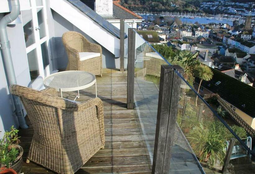 Bed and Breakfast Compass Rose