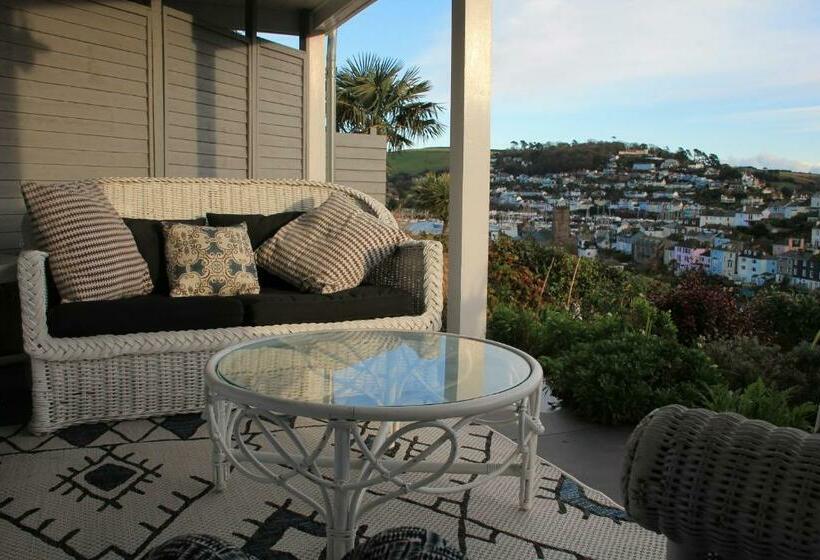 Bed and Breakfast Compass Rose